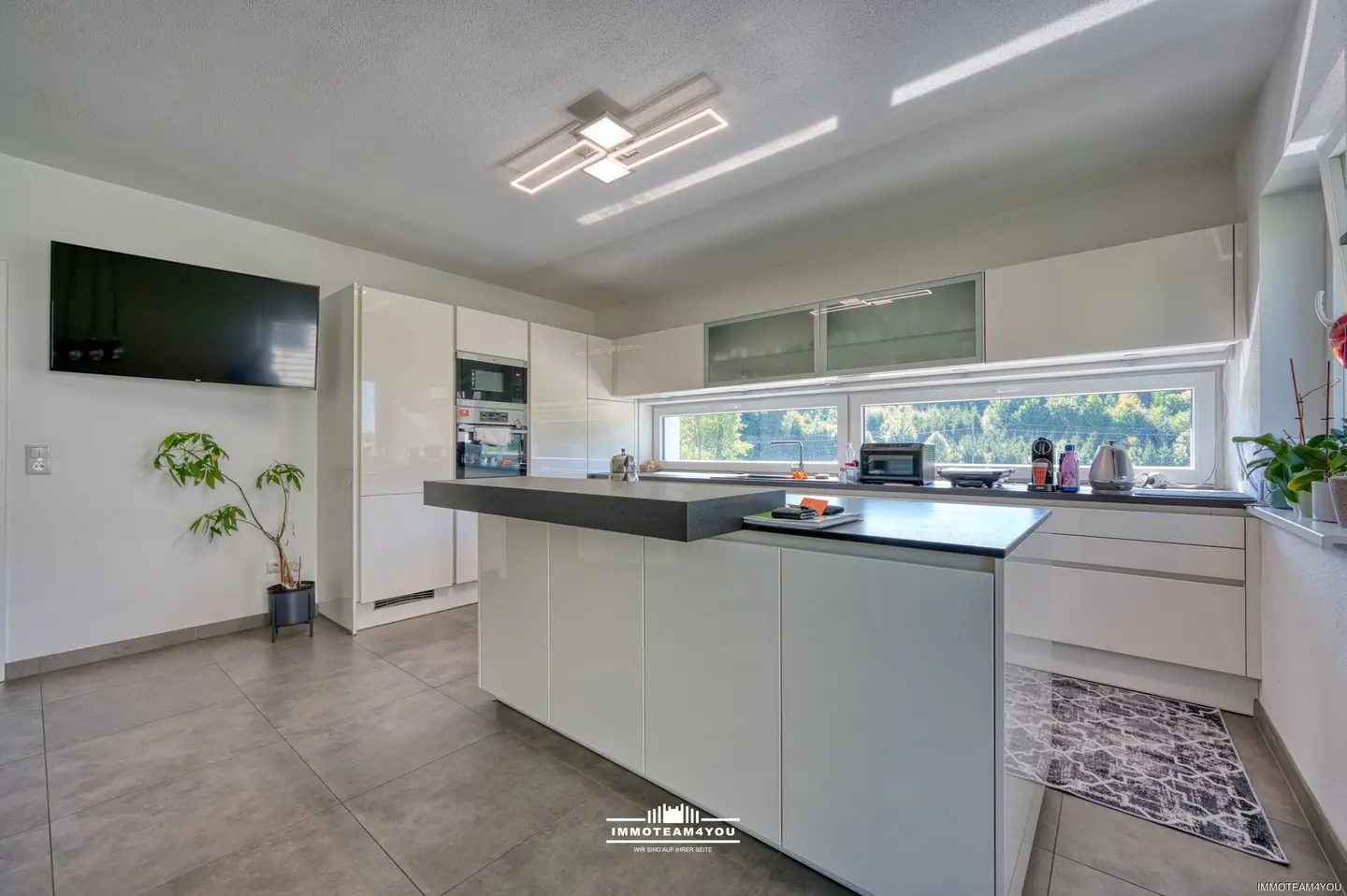 South facing family apartment with garden and double garage