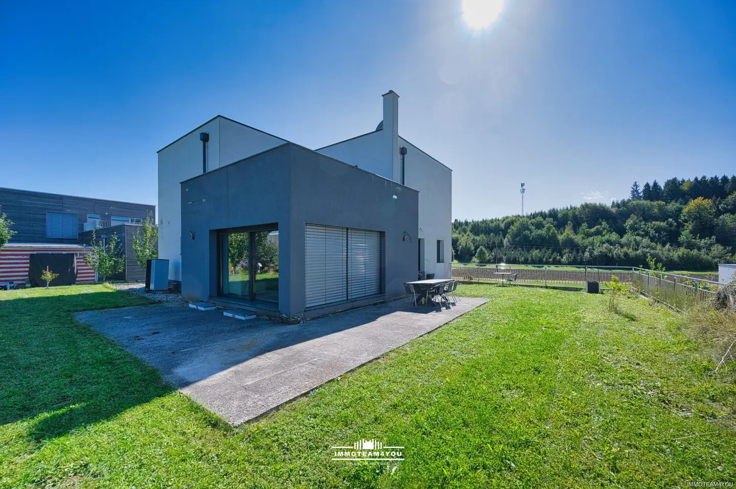 South facing family apartment with garden and double garage