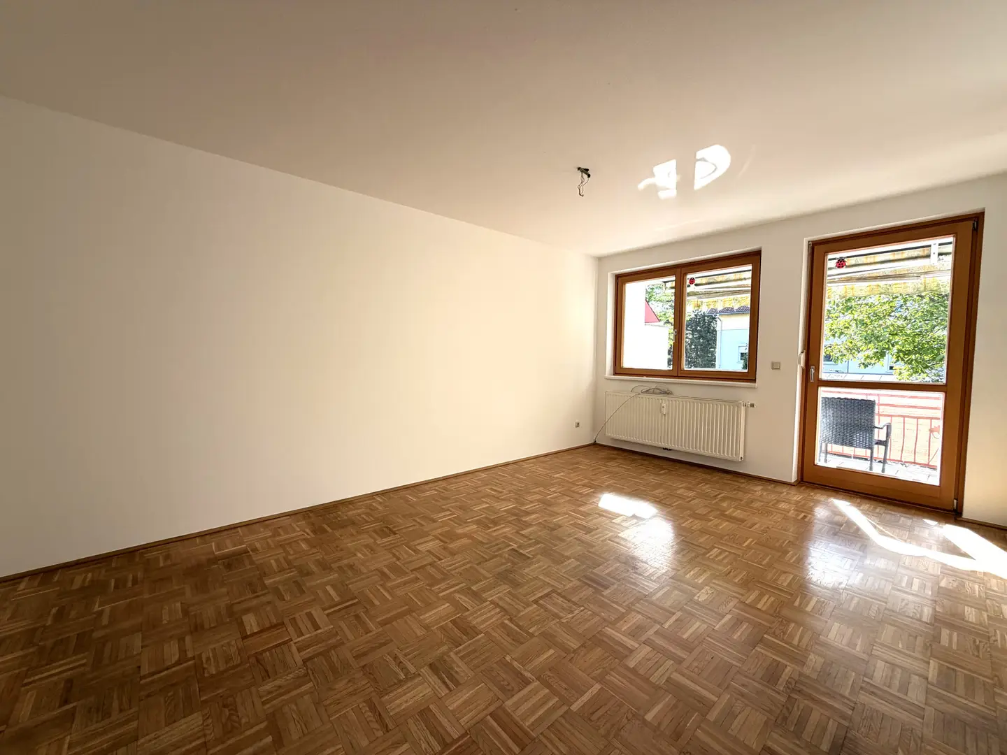 Erdgeschosswohnung mit Loggia und Carport
