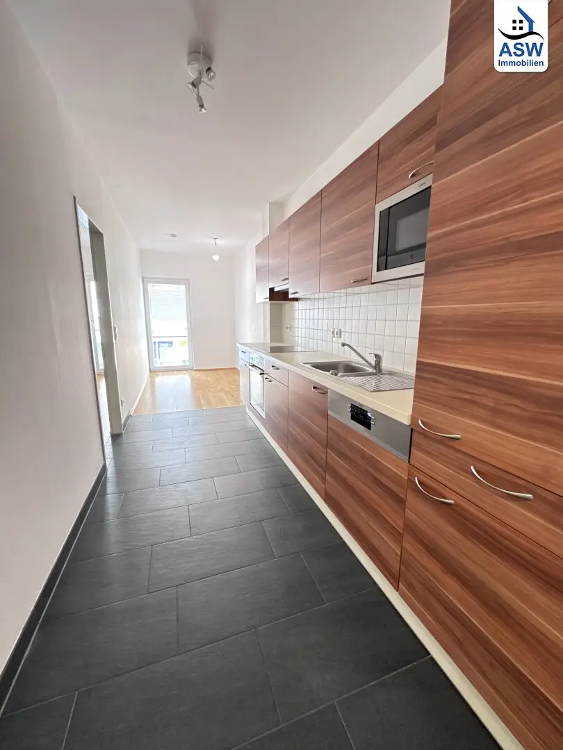 Moderne schön ausgestattete 3 - Zimmer Wohnung in zentraler Lage! Auch sehr gut für 2-er WG geeignet!