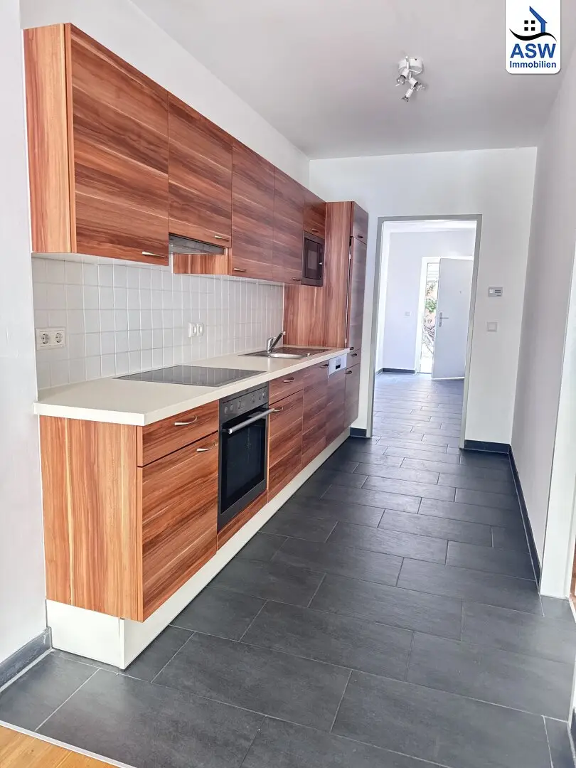 Moderne schön ausgestattete 3 - Zimmer Wohnung in zentraler Lage! Auch sehr gut für 2-er WG geeignet!