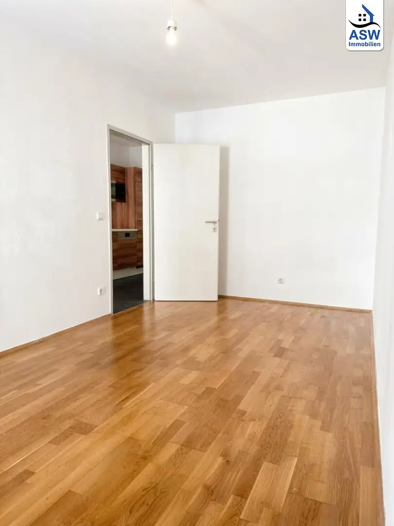 Moderne schön ausgestattete 3 - Zimmer Wohnung in zentraler Lage! Auch sehr gut für 2-er WG geeignet!