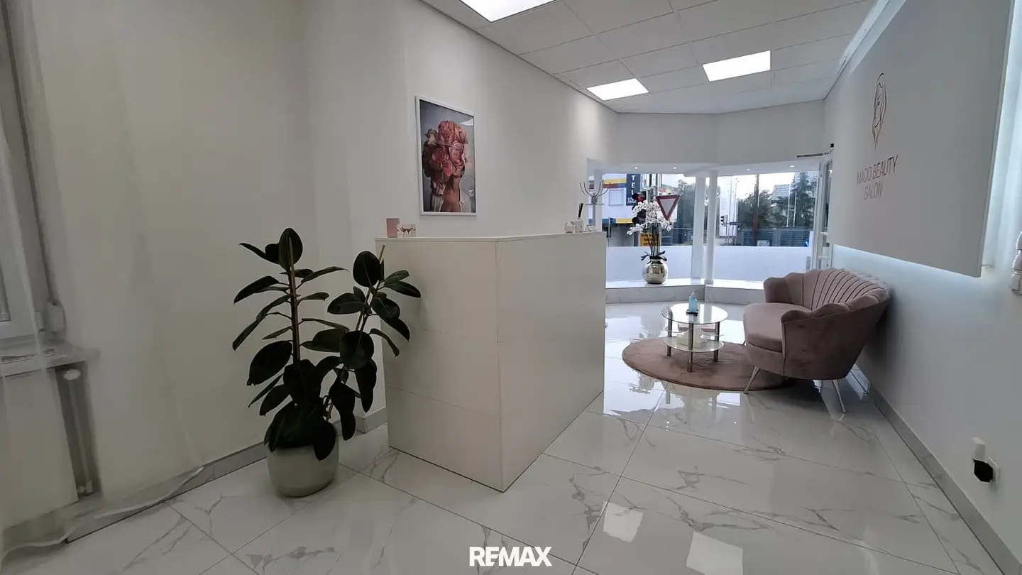 Top commercial space 66m² in Graz 8055, fully renovated with garage, air conditioning &amp; more!