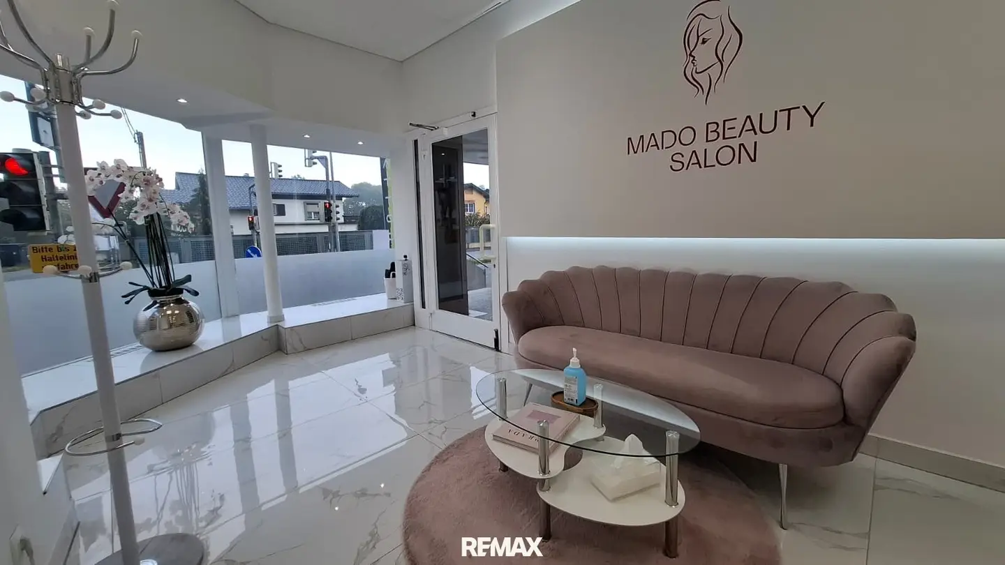 Top commercial space 66m² in Graz 8055, fully renovated with garage, air conditioning &amp; more!