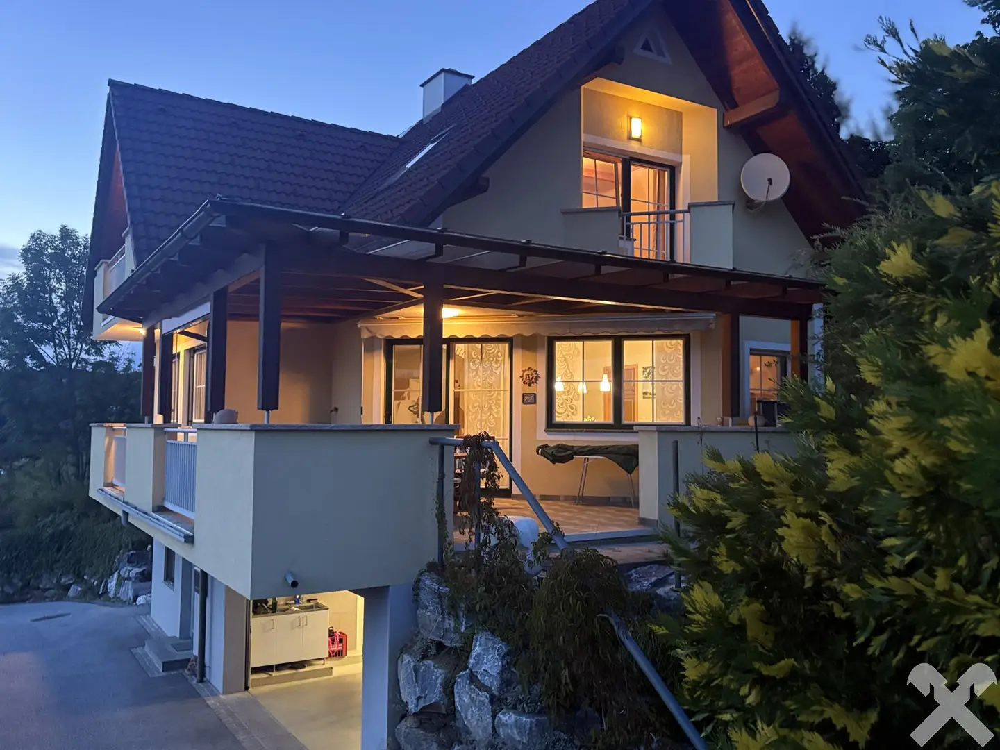 Naturnahes Wohnen in Hanglage mit Terrasse und Doppelgarage Familienwohnung