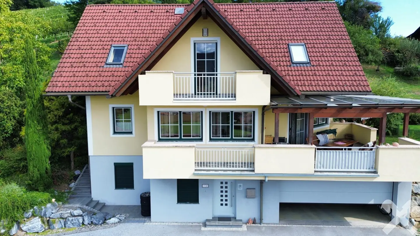 Naturnahes Wohnen in Hanglage mit Terrasse und Doppelgarage Familienwohnung