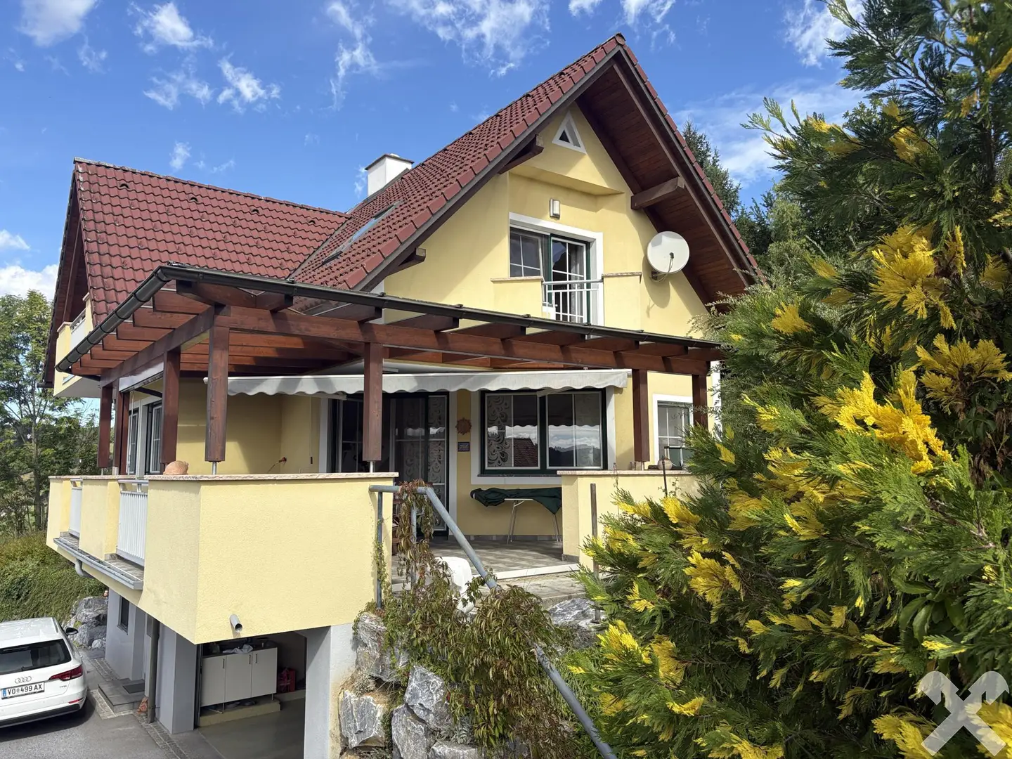 Naturnahes Wohnen in Hanglage mit Terrasse und Doppelgarage Familienwohnung