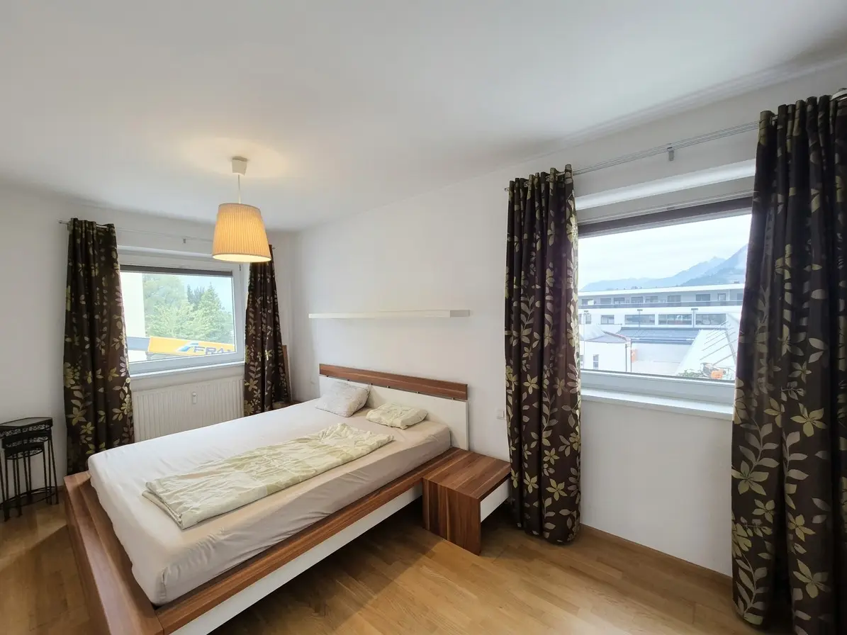 Helle Dachgeschosswohnung mit Wintergarten und Lift
