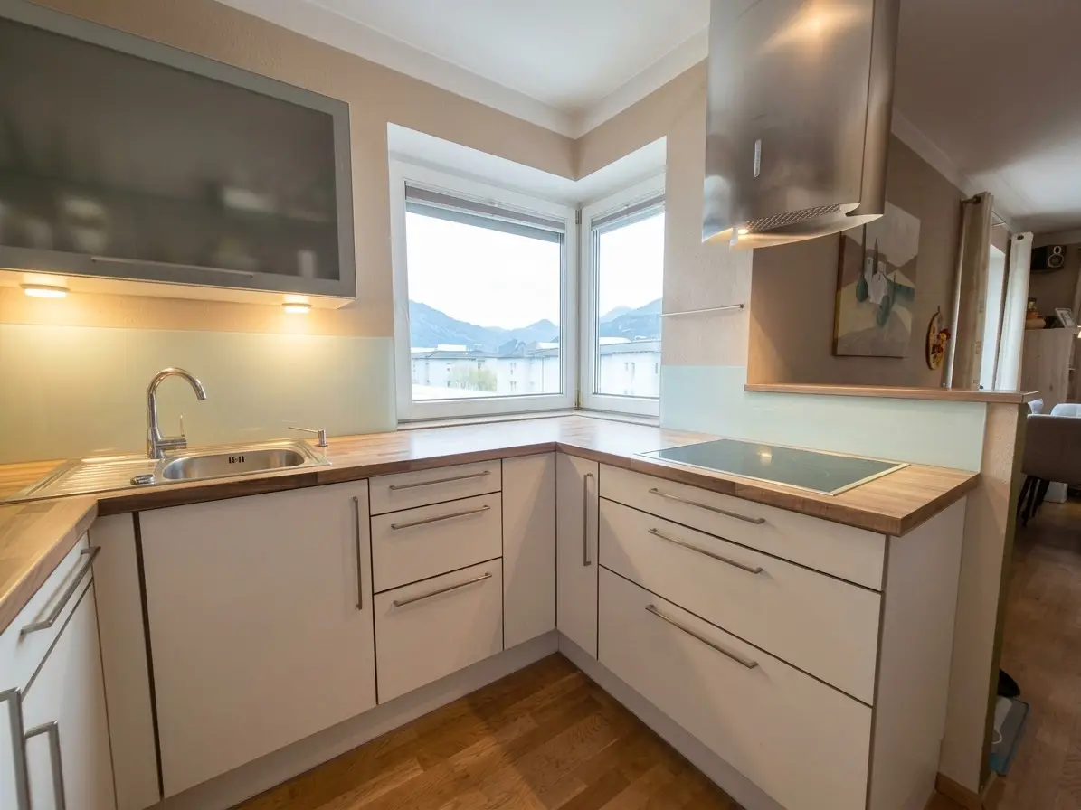 Helle Dachgeschosswohnung mit Wintergarten und Lift