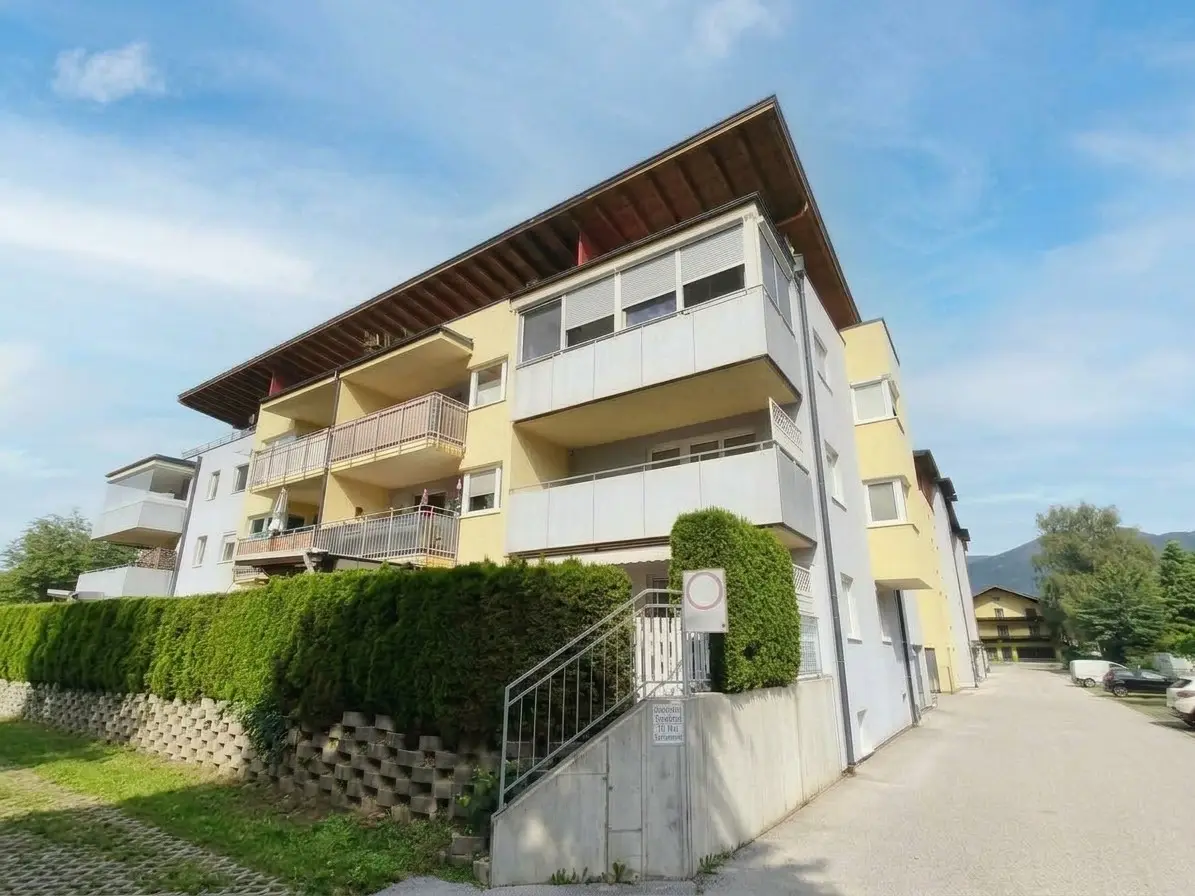 Helle Dachgeschosswohnung mit Wintergarten und Lift