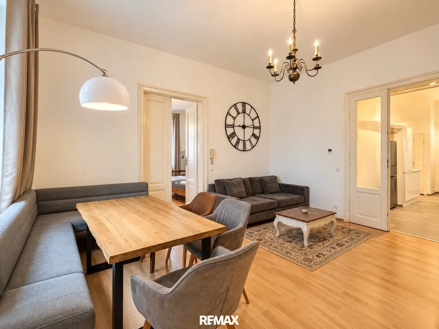 Spacious 2-room apartment in a good location near U3 Schweglerstraße!