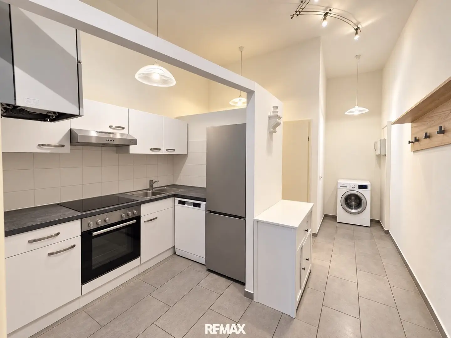 Spacious 2-room apartment in a good location near U3 Schweglerstraße!