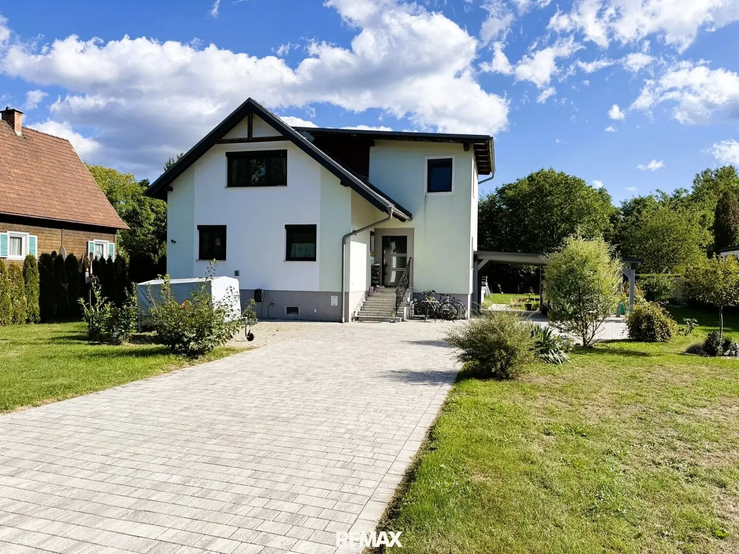 Großzügiges Familienhaus mit über 2.500 m² Grundstück und direktem Zugang zur Schwarza