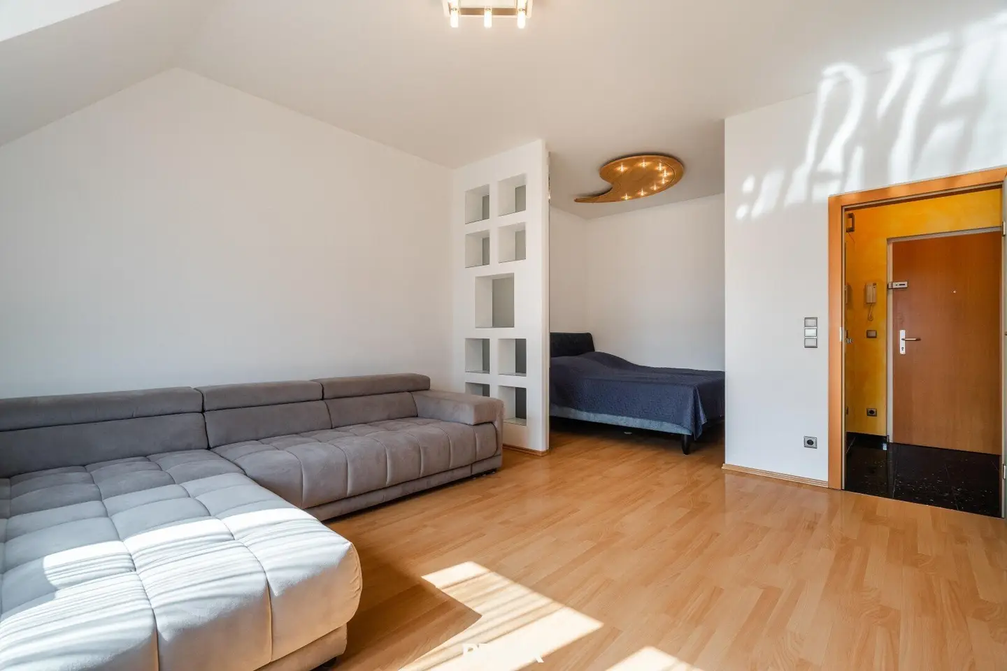 DAVE - Attic near Badeteich Hirschstetten fully furnished Stadlau business park