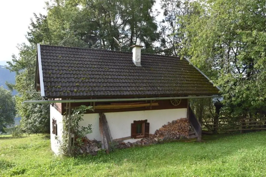 Rustic holiday apartment with large arronded farmland
