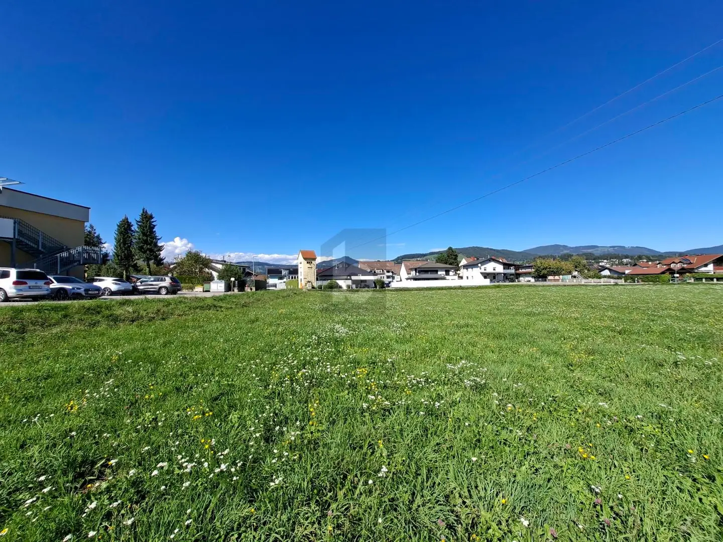 Sunny quiet centrally located apartment for families