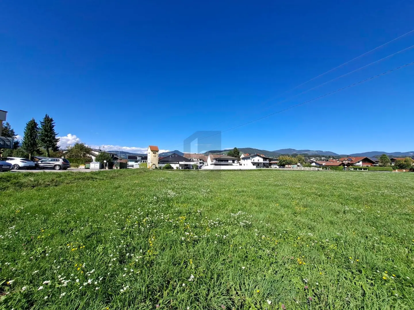 Sunny quiet centrally located apartment for families