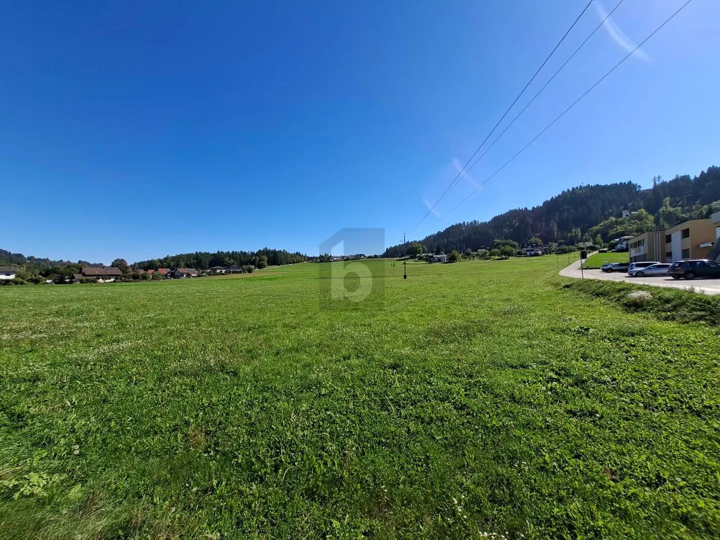 Sunny quiet centrally located apartment for families