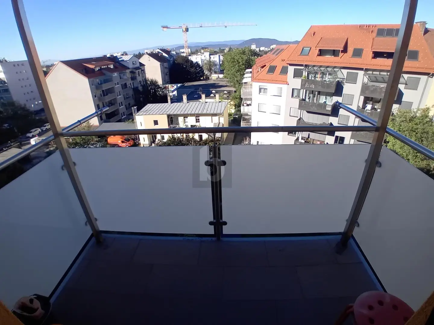 Bright Wohnung with balcony and convenient local amenities