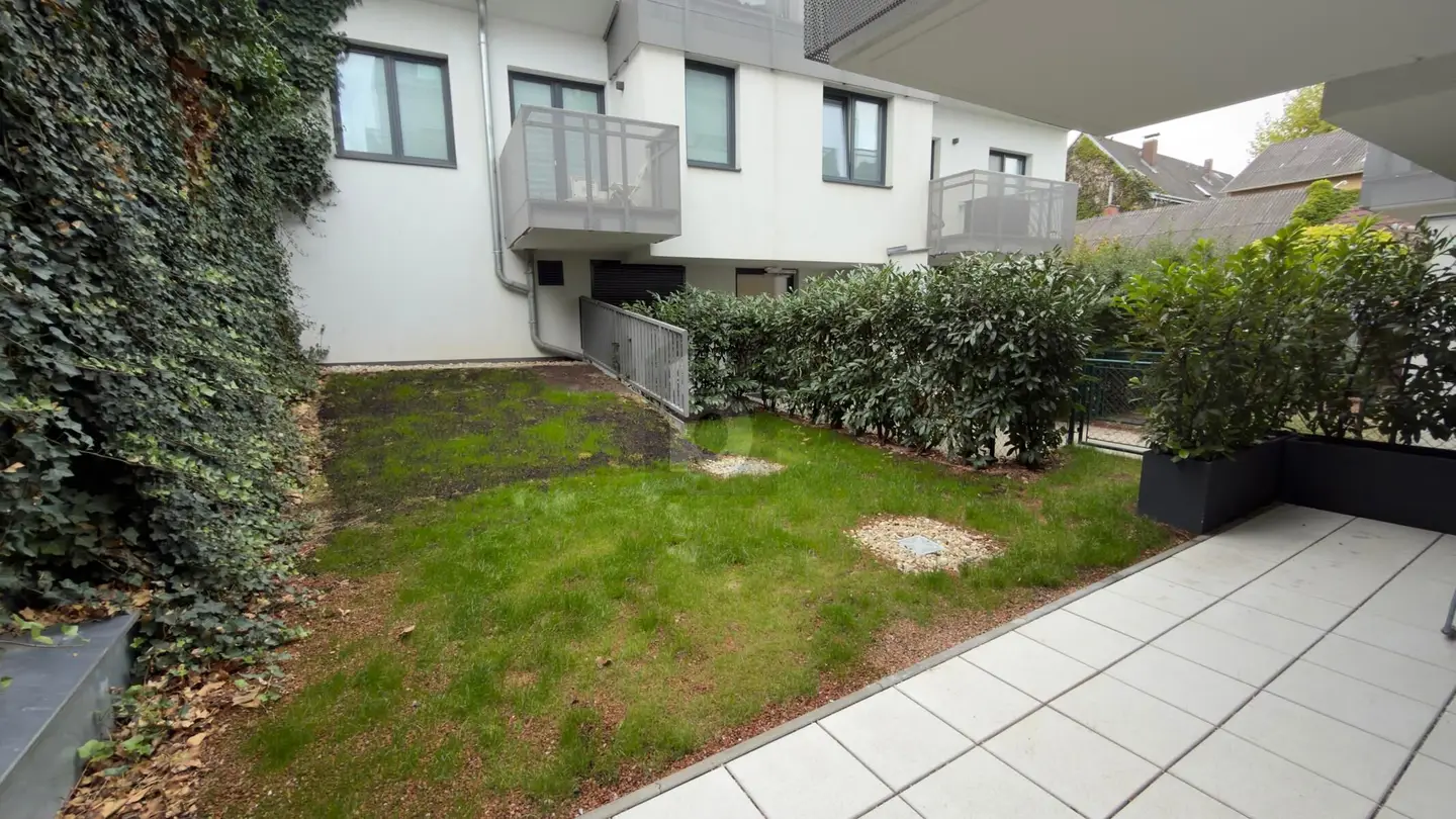 Erdgeschosswohnung mit Privatgarten in Innenhoflage