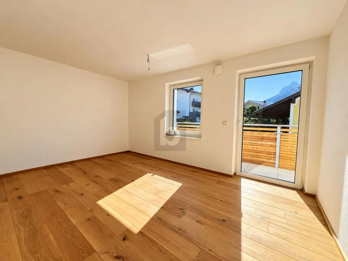 Erstbezug Wohnung with sunny balcony and lift