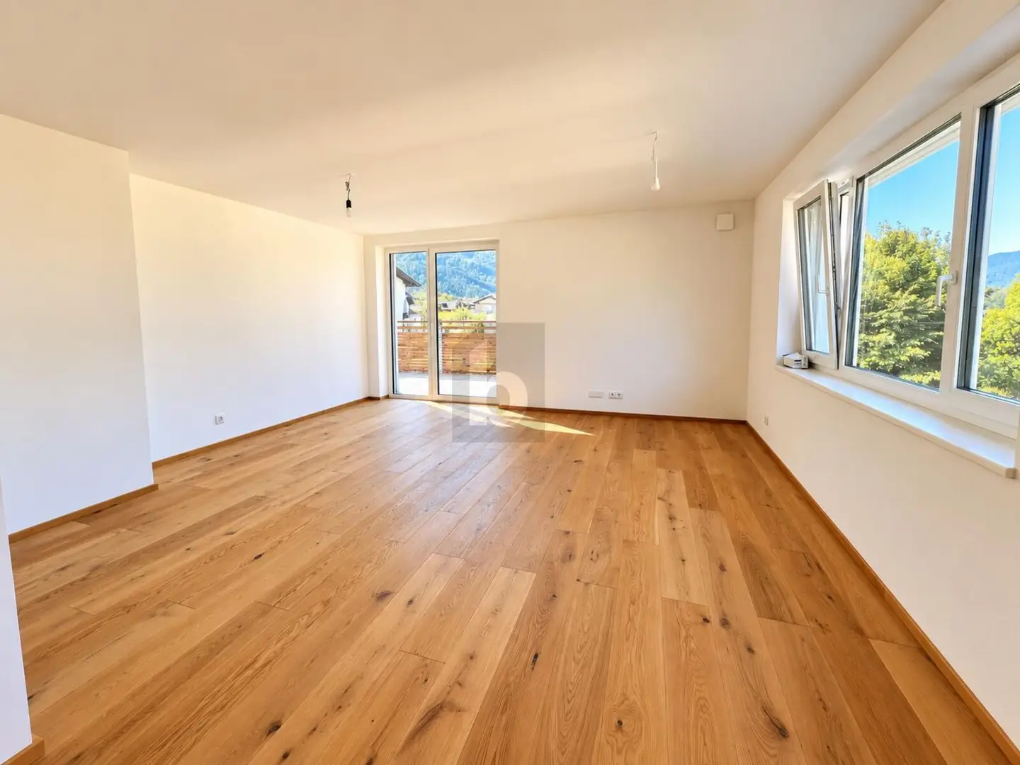 Erstbezug Wohnung with sunny balcony and lift