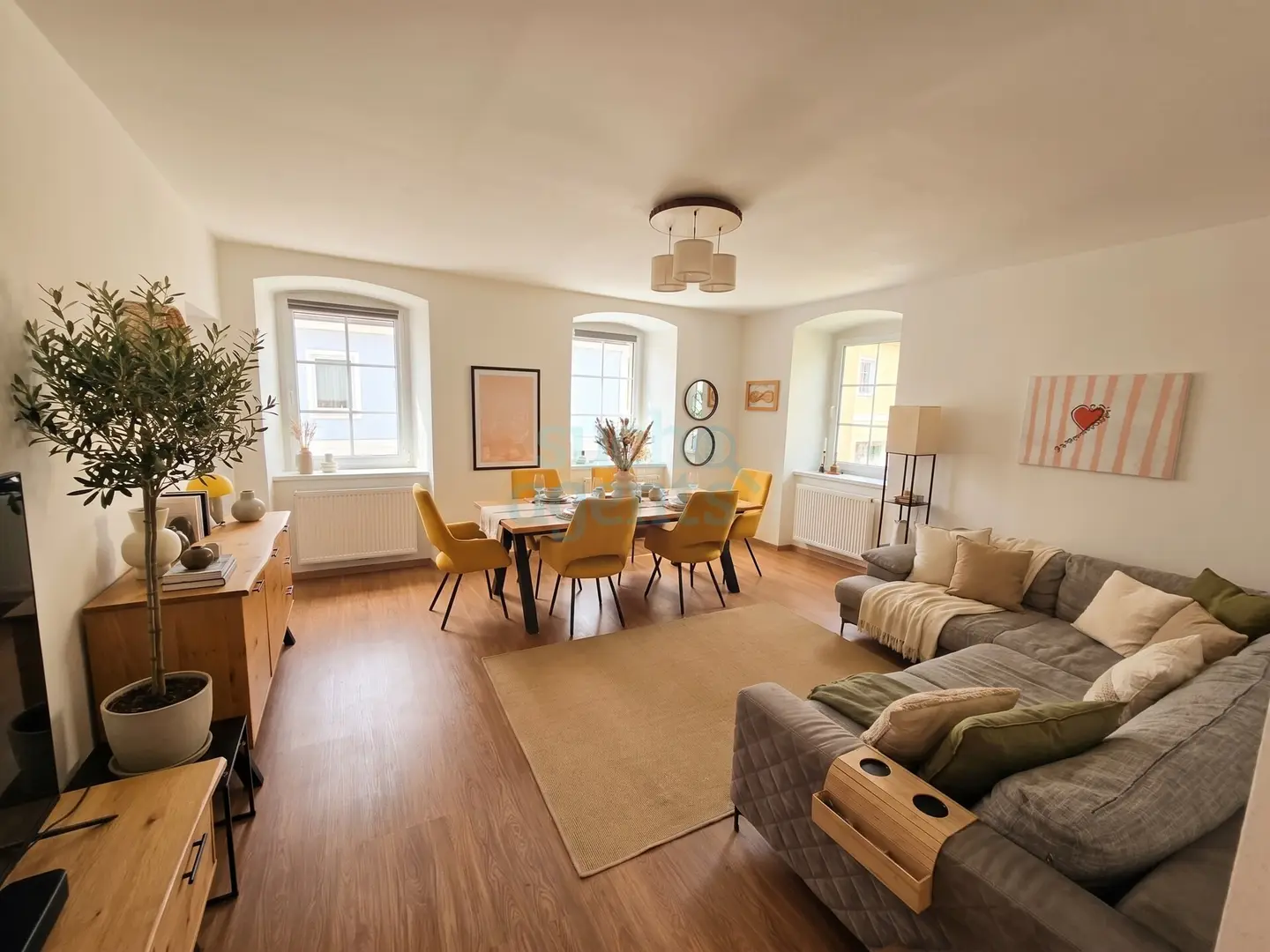 Wohnung mit großer Dachterrasse und Doppelgarage