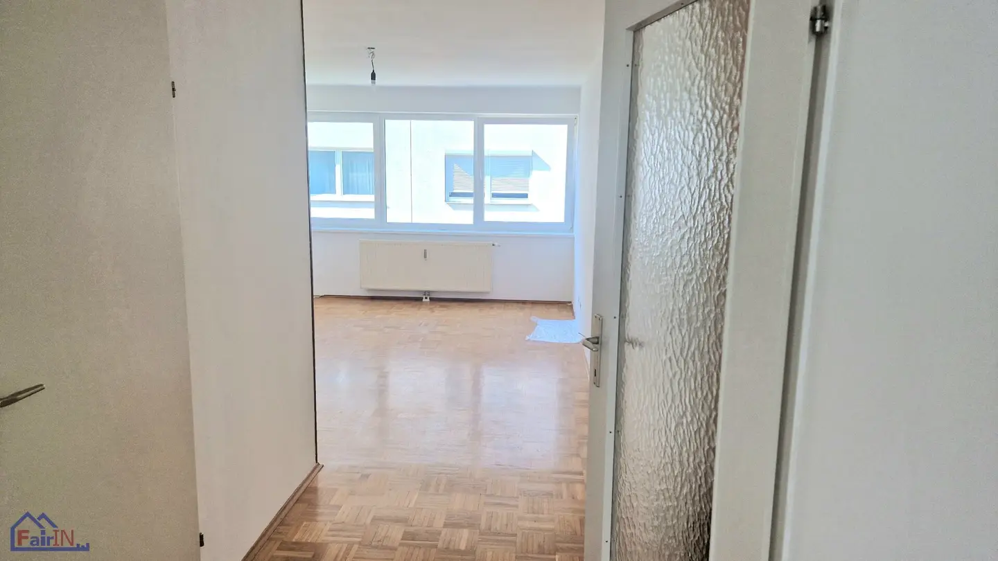 Renovated 2-room apartment 59 m² in 1230 Vienna, near subway, elevator, only €274,000!