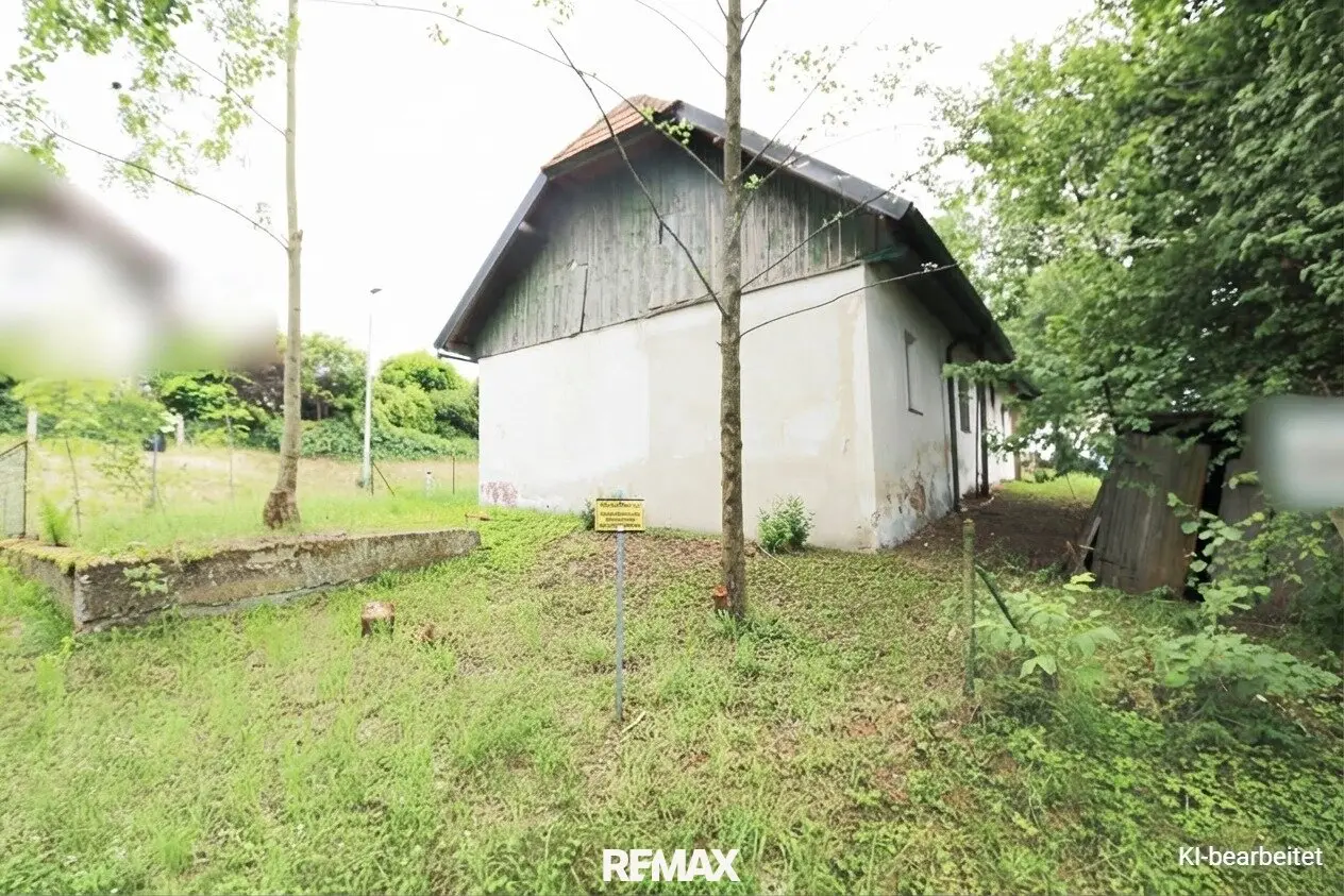 Existing building with approx. 2.207 m² plot area and excellent development potential in Edt bei Lambach