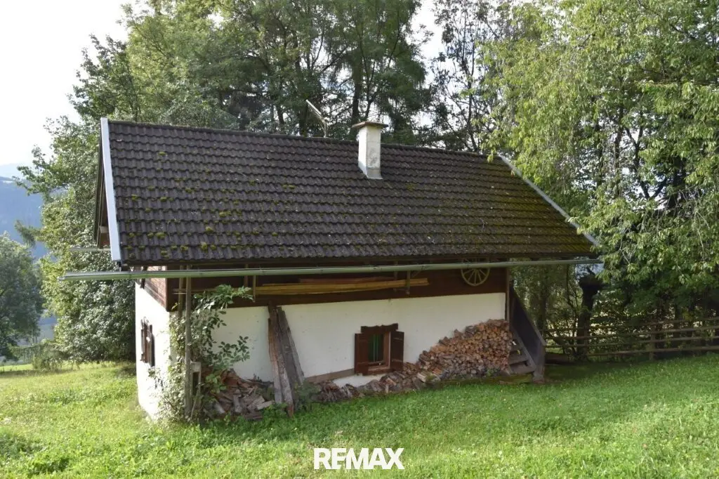 Gemütliche Berghütte mit Nebengebäude am Sonnberg bei Eisentratten mit m² 16.516 arrondierter landwirtschaftlicher Fläche,  3 Zimmer, urige kleine Terrasse, 4 Stellplätze, 290.000 €
