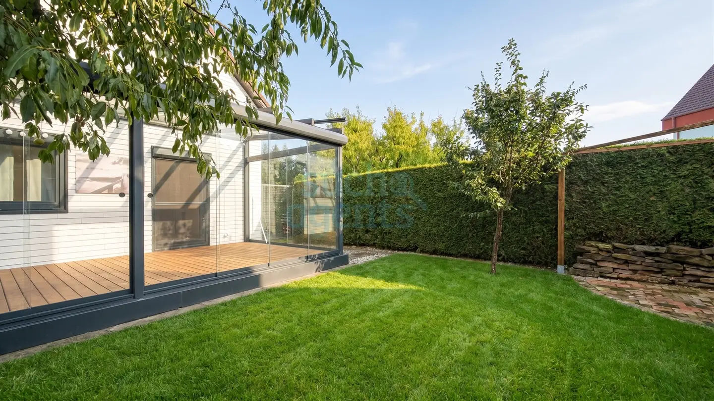 Modernised with sauna and glazed summer garden Familienwohnung