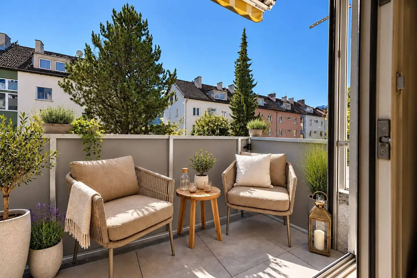 Bright and well-kept approx. 82 m² apartment with elevator, balcony and communal garden with top infrastructure
