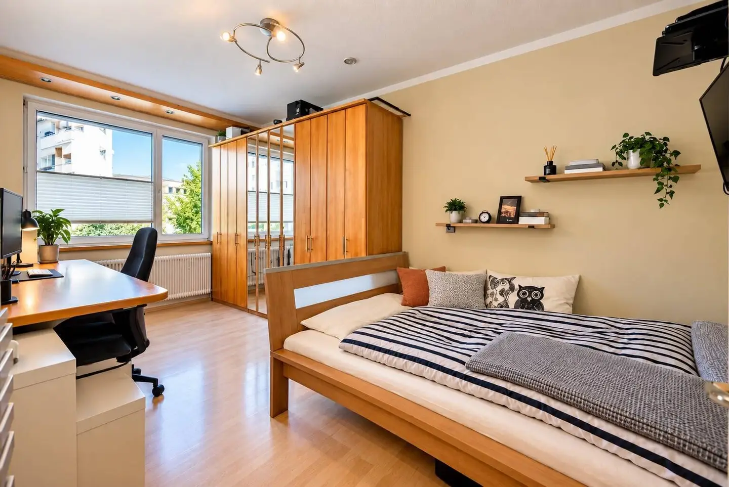 Bright and well-kept approx. 82 m² apartment with elevator, balcony and communal garden with top infrastructure