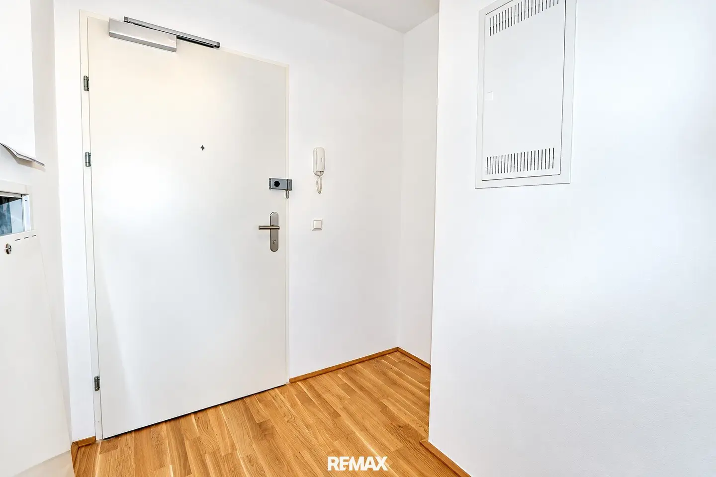 ERSTBEZUG IN WELS: Großzügige 2-Zimmer-Wohnung mit Loggia/Balkon, Top-Ausstattung &amp; 2 Tiefgaragenplätzen