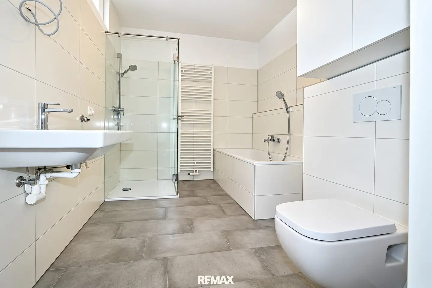 ERSTBEZUG IN WELS: Großzügige 2-Zimmer-Wohnung mit Loggia/Balkon, Top-Ausstattung &amp; 2 Tiefgaragenplätzen