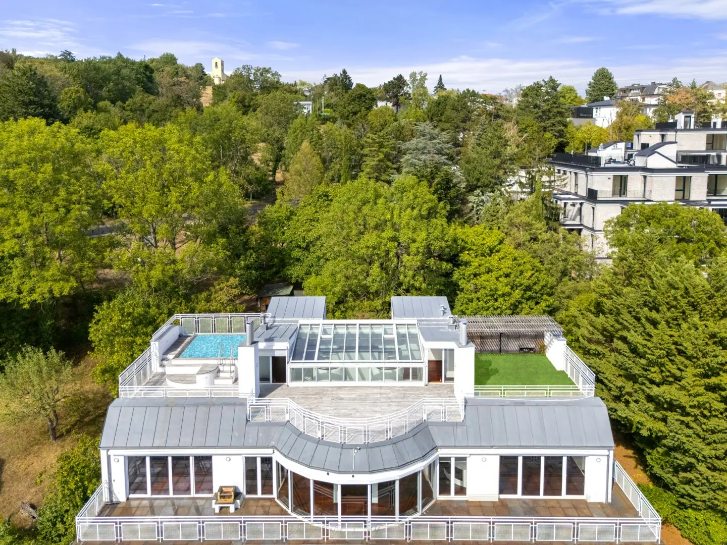 Exklusives Penthouse mit Pool, Dachterrasse, Panoramablick über Wien &amp; 2 Tiefgaragenstellplätze