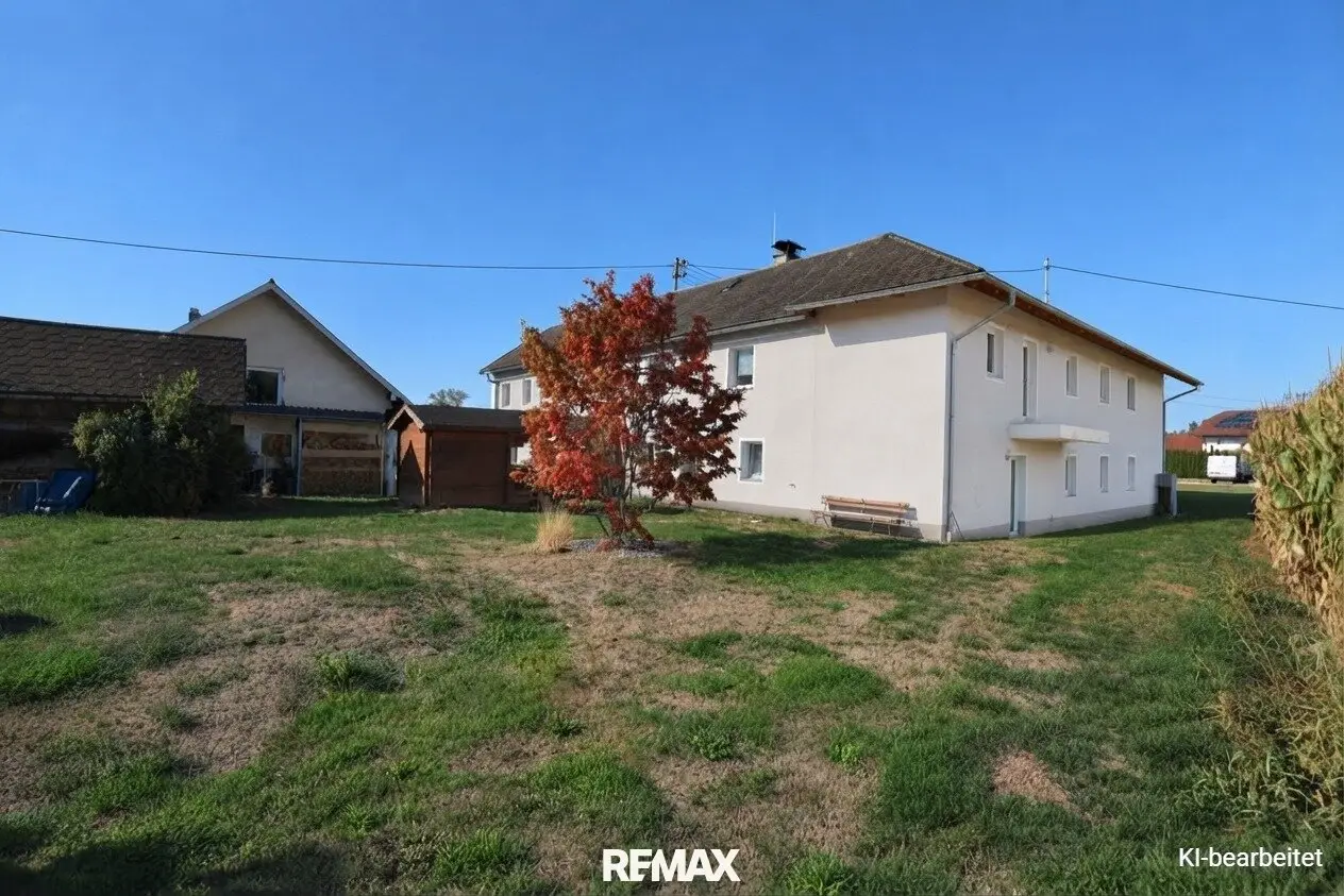 Lots of space. Lots of peace. Lots of privacy. | Spacious semi-detached house with 1,360 m² garden in absolute seclusion