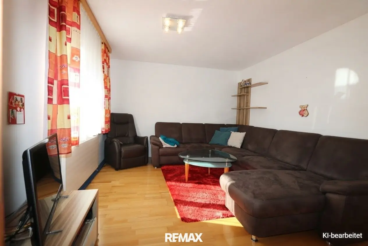 Lots of space. Lots of peace. Lots of privacy. | Spacious semi-detached house with 1,360 m² garden in absolute seclusion
