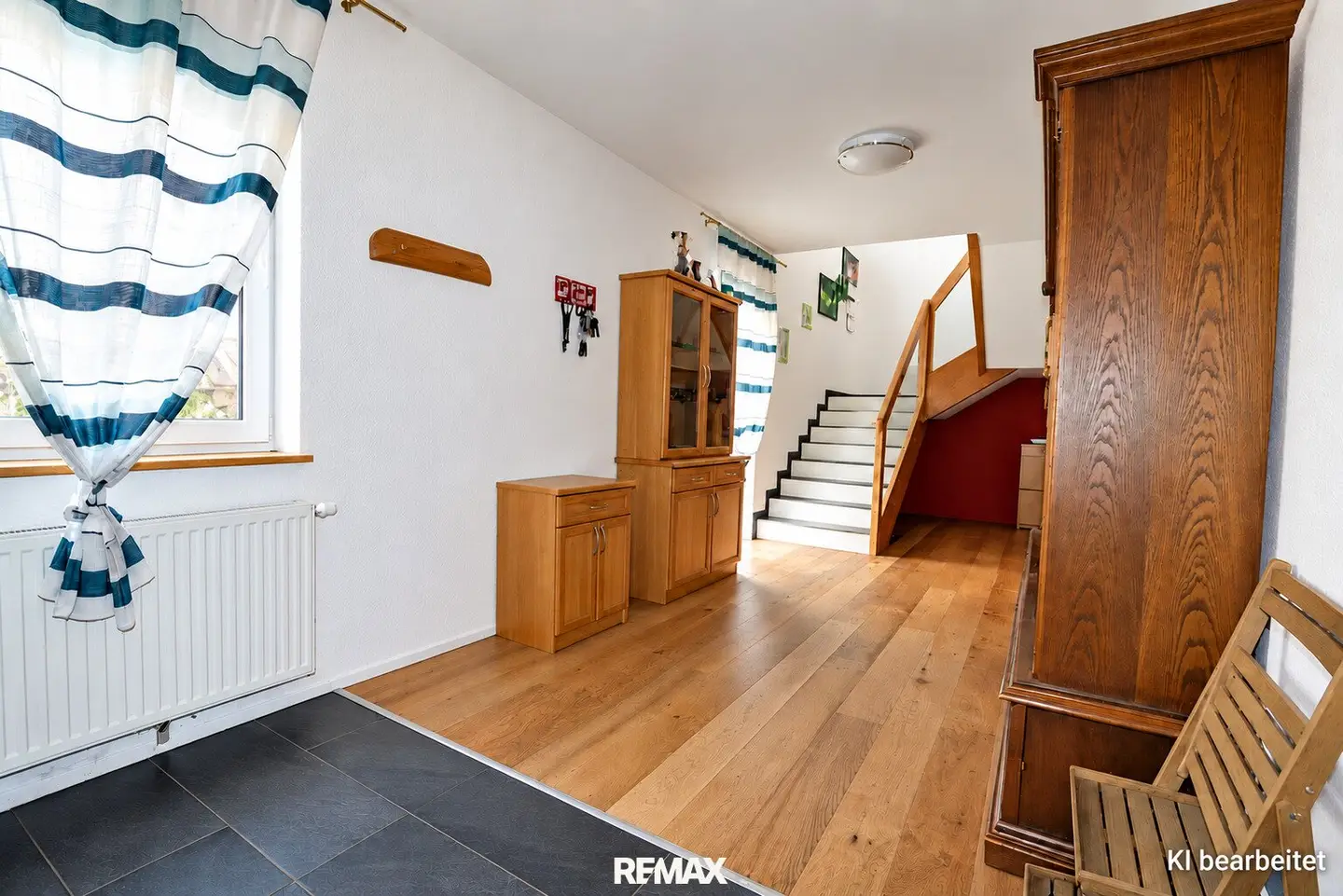 Lots of space. Lots of peace. Lots of privacy. | Spacious semi-detached house with 1,360 m² garden in absolute seclusion