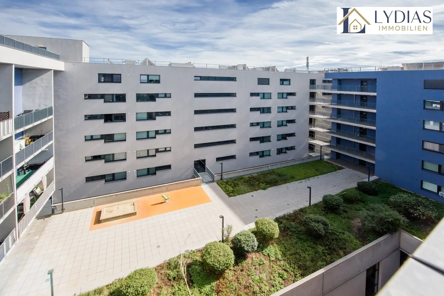 Stunning penthouse apartment on the 7th lift floor with private terrace, quiet courtyard location / communal pool and terrace / great infrastructure