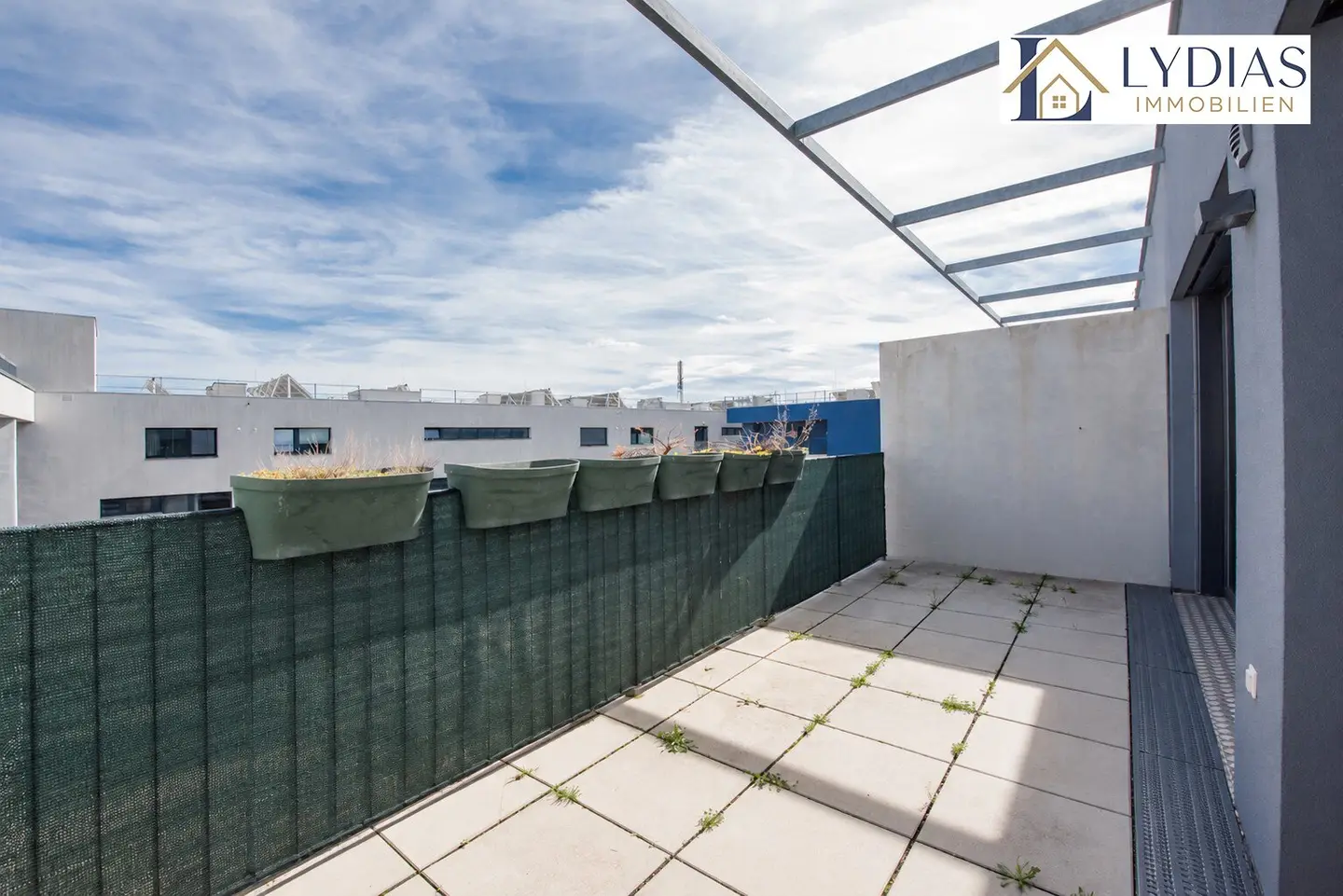 Stunning penthouse apartment on the 7th lift floor with private terrace, quiet courtyard location / communal pool and terrace / great infrastructure