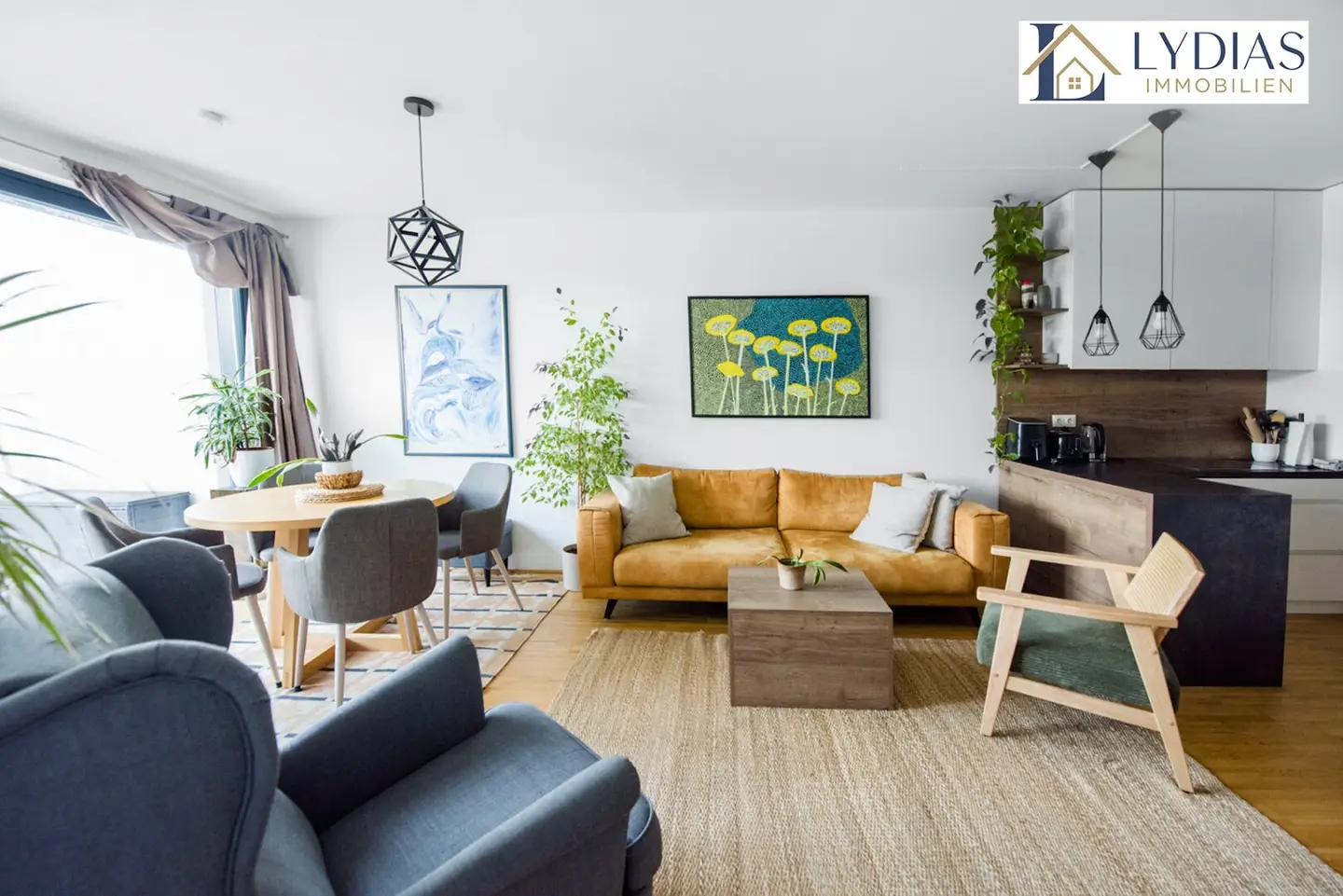 Traumhafte DG-Wohnung im 7.Liftstock mit eigener Terrasse - ruhige Innenhoflage / Gemeinschaftspool &amp; Terrasse / Top Infrastruktur!