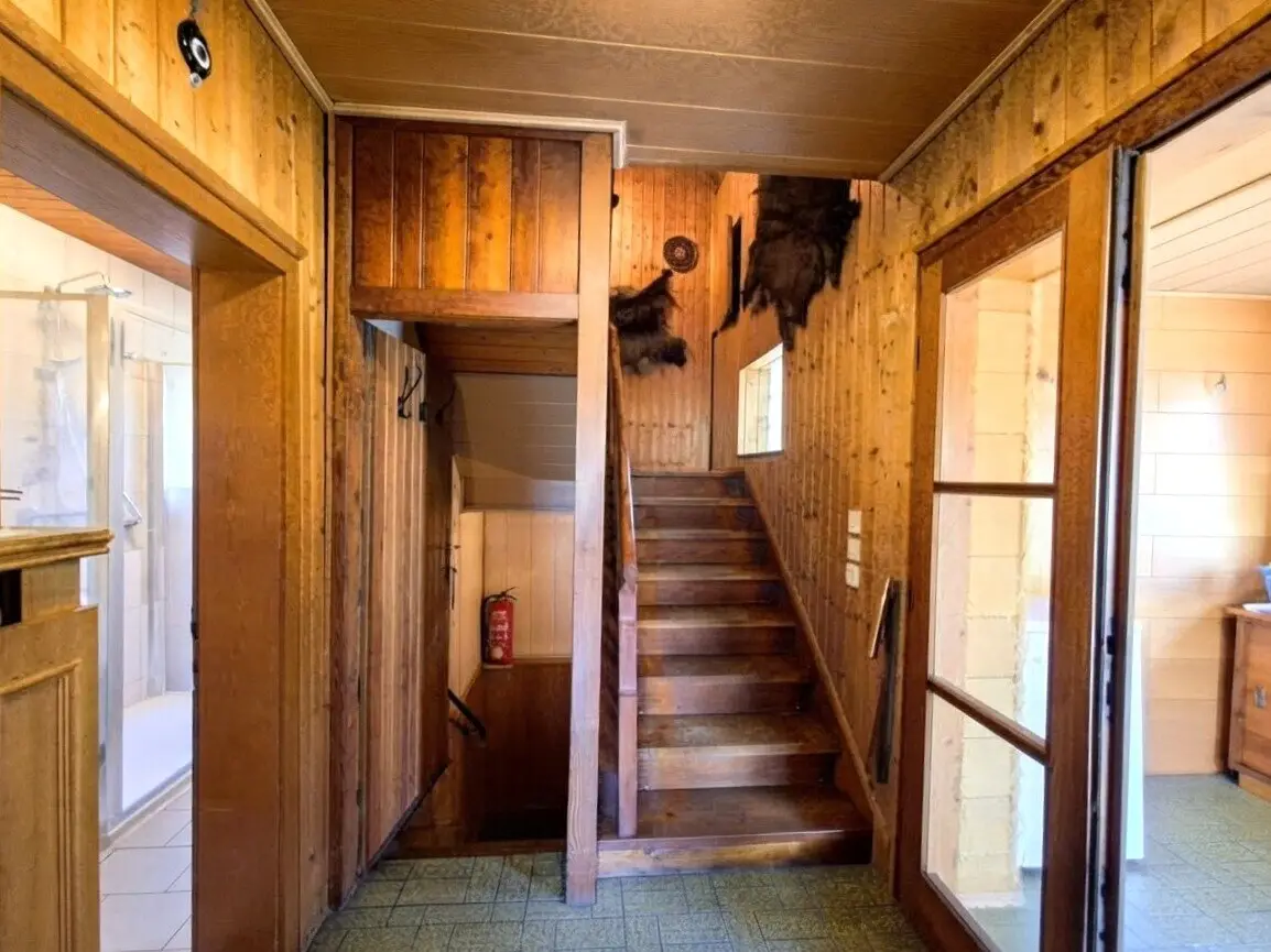 Immediately available residential house with garage and outbuildings
