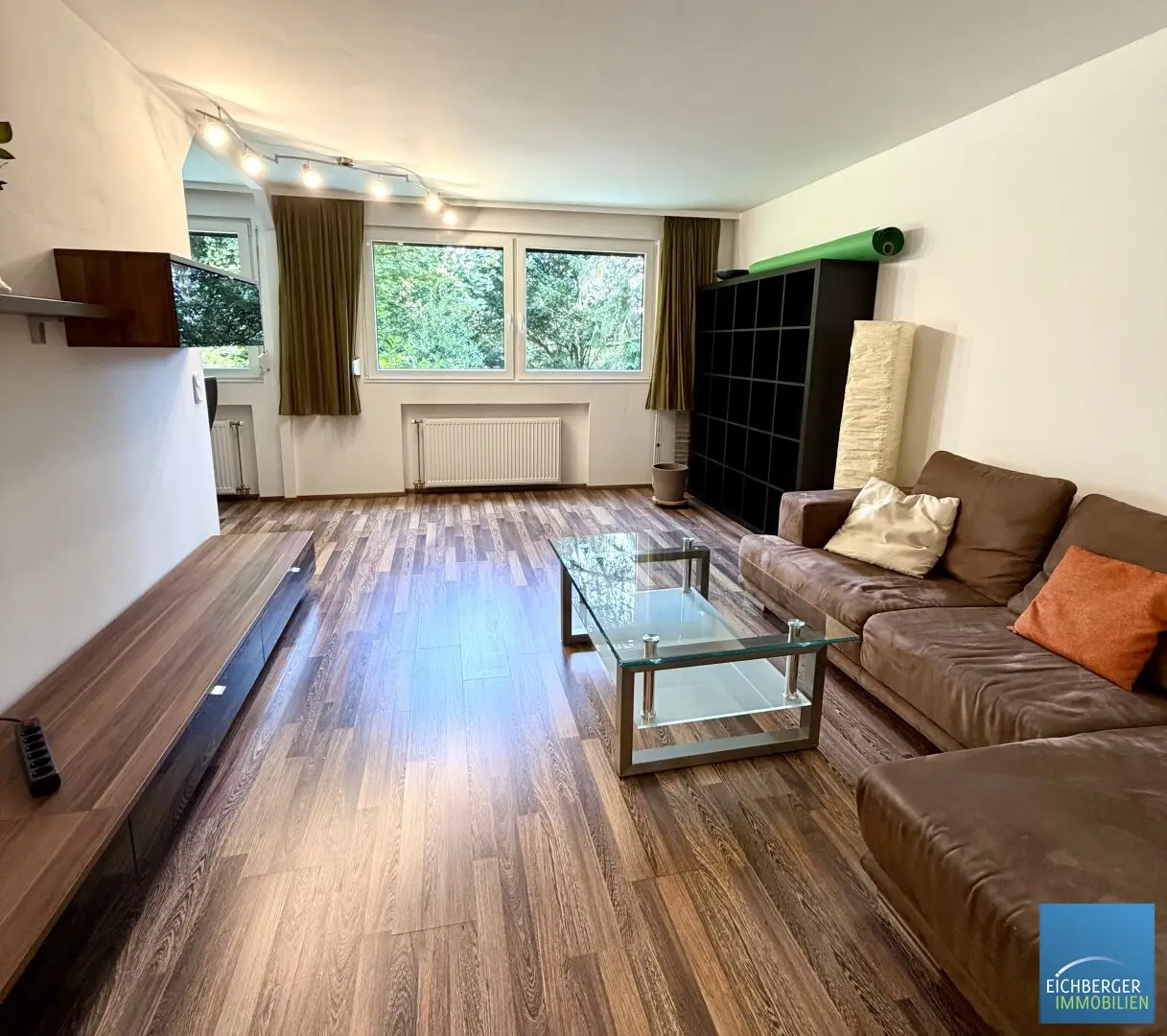 ÖLBERG - Quiet living with green view and 2 garage spaces