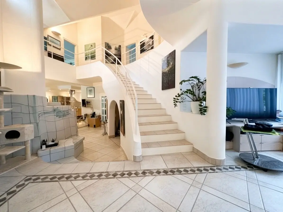 EXKLUSIVE VILLA MIT PRIVATEM POOL, WELLNESS &amp; HEIMKINO