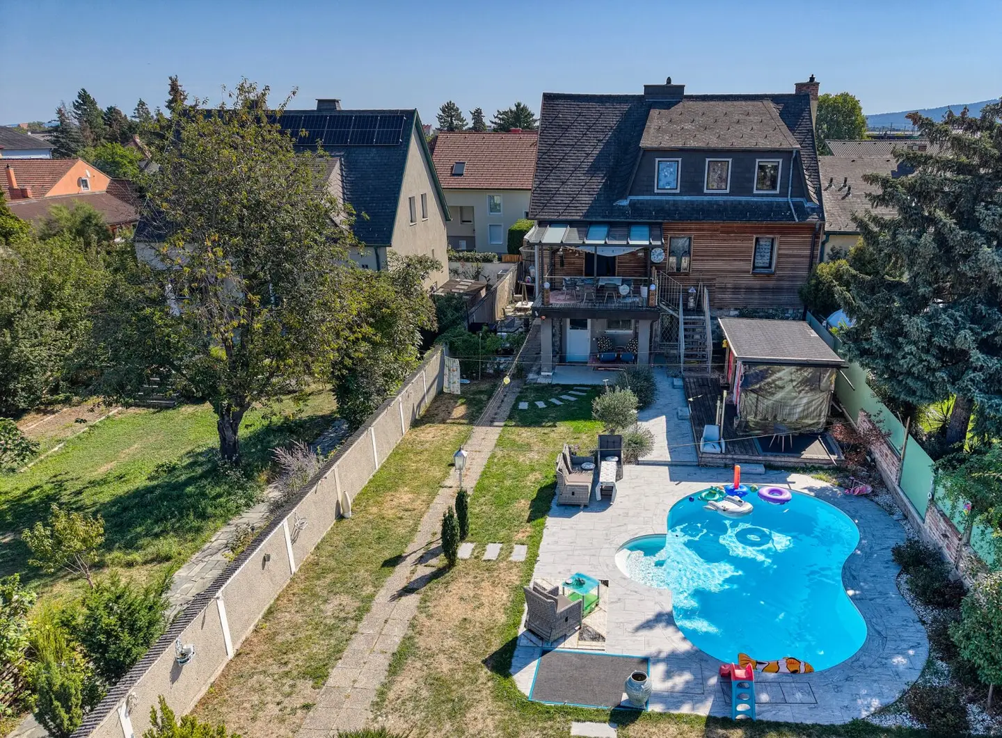 +NEU+ Ein traumhaftes Zuhause, viele Möglichkeiten – charmantes Familienhaus mit Salzwasserpool und zwei Wohneinheiten +
