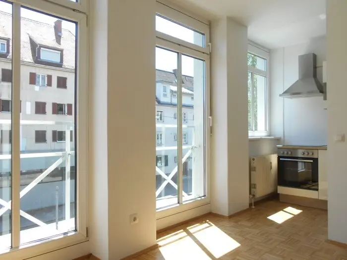 CITY PARK sunny, spacious 2-room apartment with communal garden