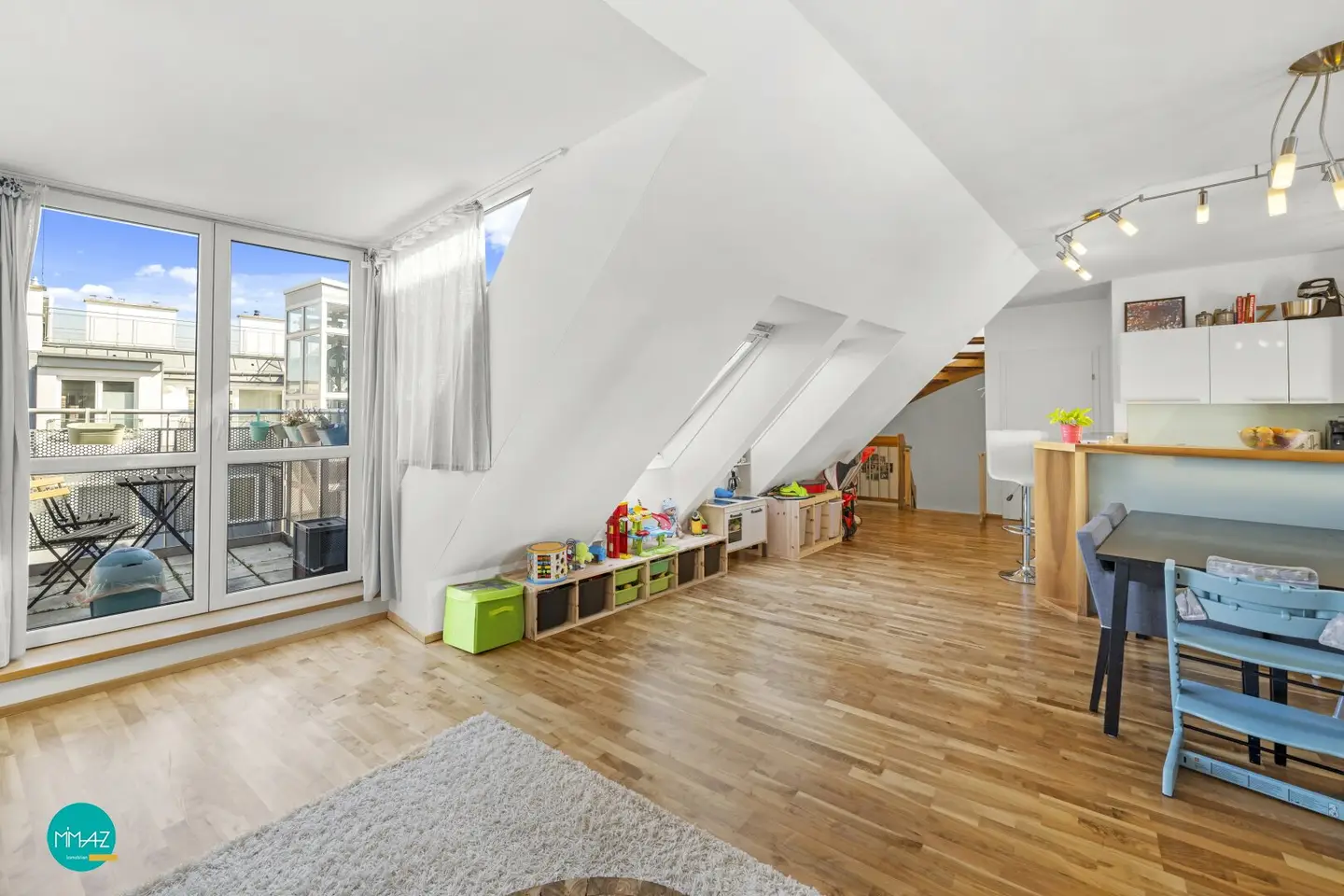 Wo Aussicht zuhause ist! Exklusive Dachgeschosswohnung auf 3 Ebenen mit 2 Terrassen und Garagenplatz im Botschaftsviertel.