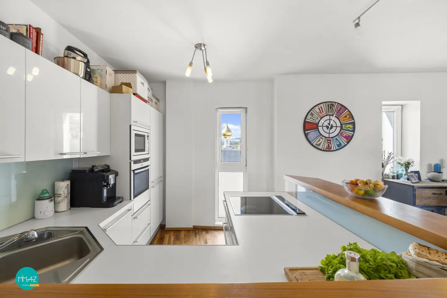 Wo Aussicht zuhause ist! Exklusive Dachgeschosswohnung auf 3 Ebenen mit 2 Terrassen und Garagenplatz im Botschaftsviertel.
