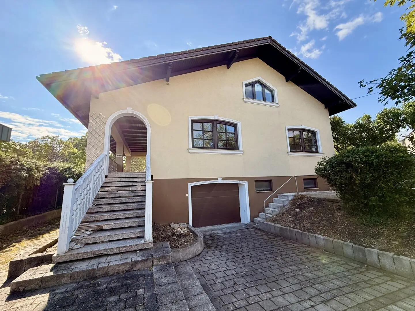 Reisenberg: Single-family house with swimming pool and lots of potential